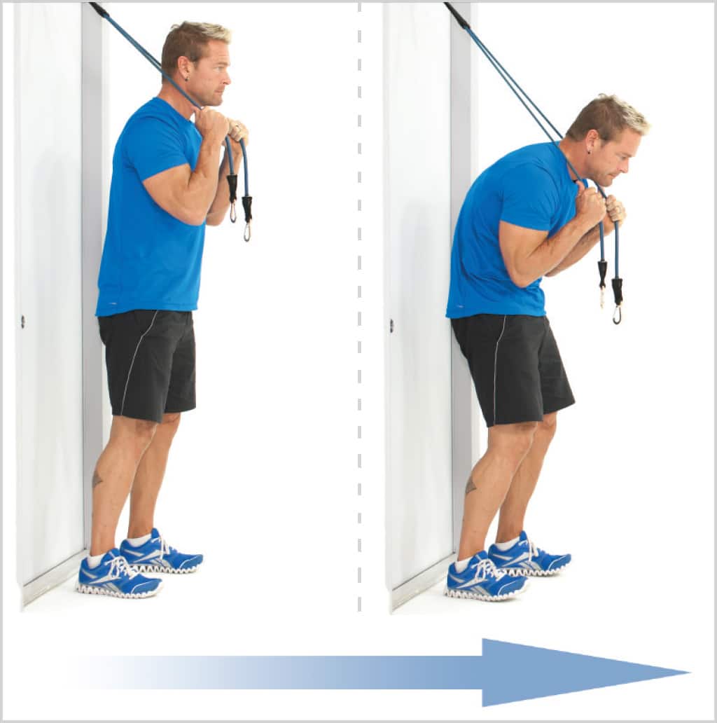 Crunch debout avec élastique pour les abdos